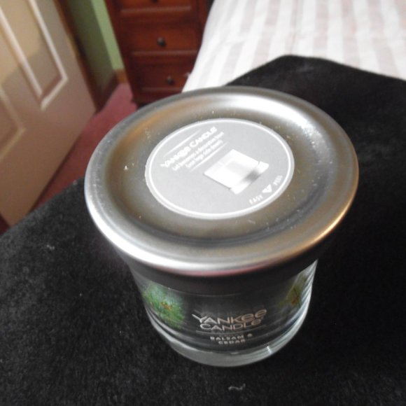 Lot of Two Yankee Candle Balsam & Cedar Small Jar Candles 4.3 oz - Picture 3 of 4